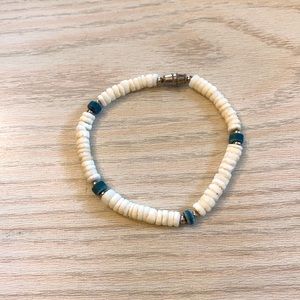 Beaded bracelet white and blue